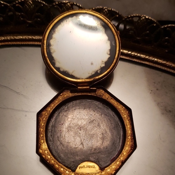 Vintage Valentine's red rouge compact - Picture 5 of 5